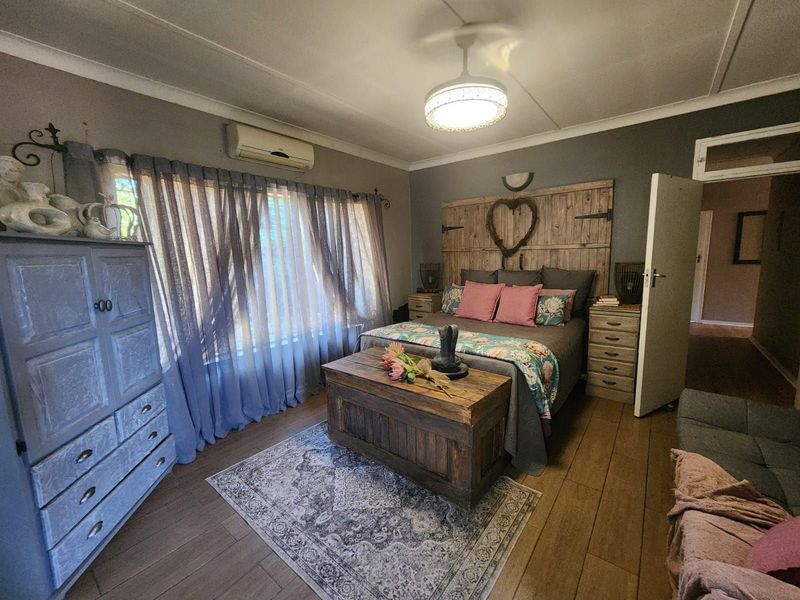 House For Sale in Beaconsfield - Photo 9