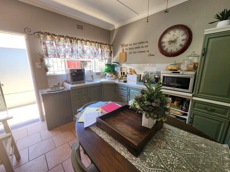 House For Sale in Beaconsfield - Photo 5