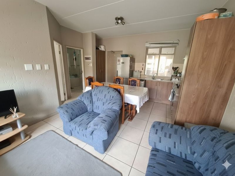 Apartment For Sale in Lonehill - Photo 4