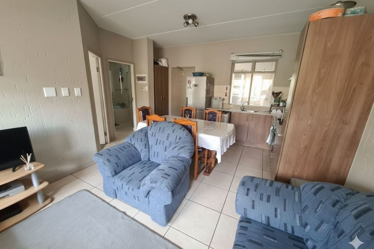 Apartment For Sale in Lonehill - Photo 4