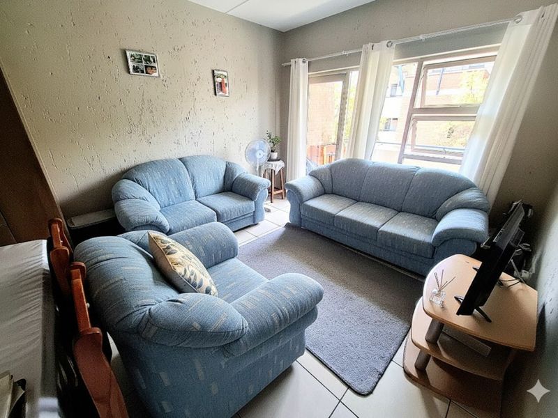 Apartment For Sale in Lonehill - Photo 2