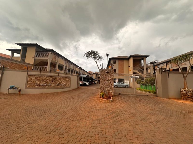Apartment For Sale in Pretoria North - Photo 2