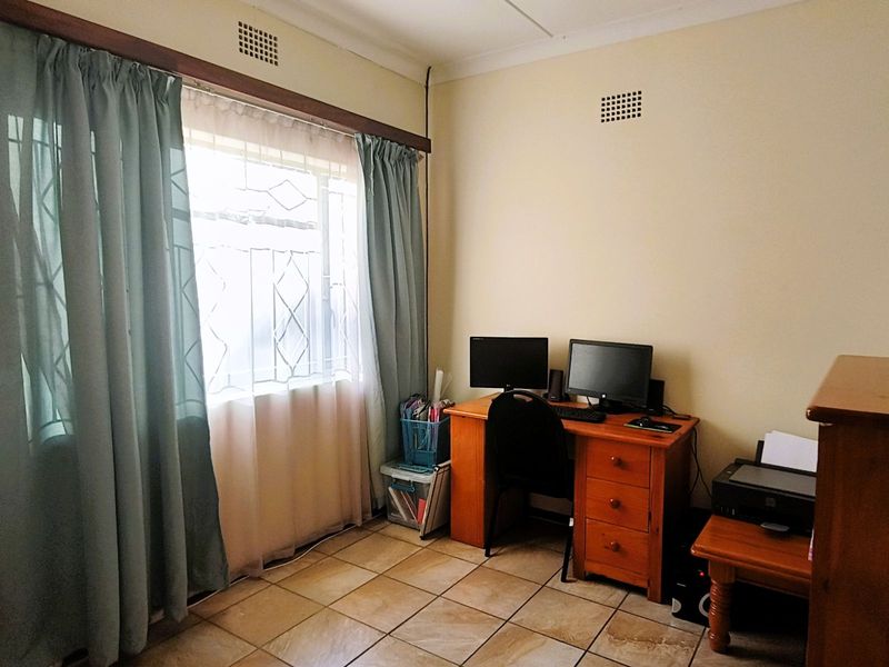 House For Sale in Monument - Photo 9