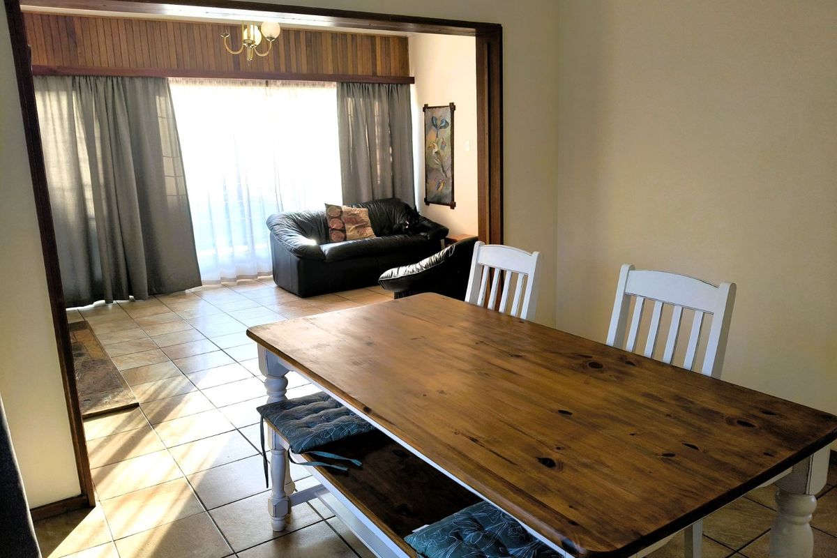 House For Sale in Monument - Photo 4