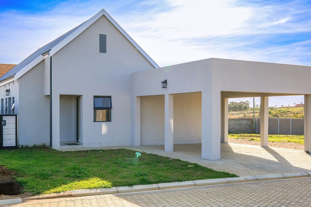 Townhouse For Sale in Pacaltsdorp - Photo 2