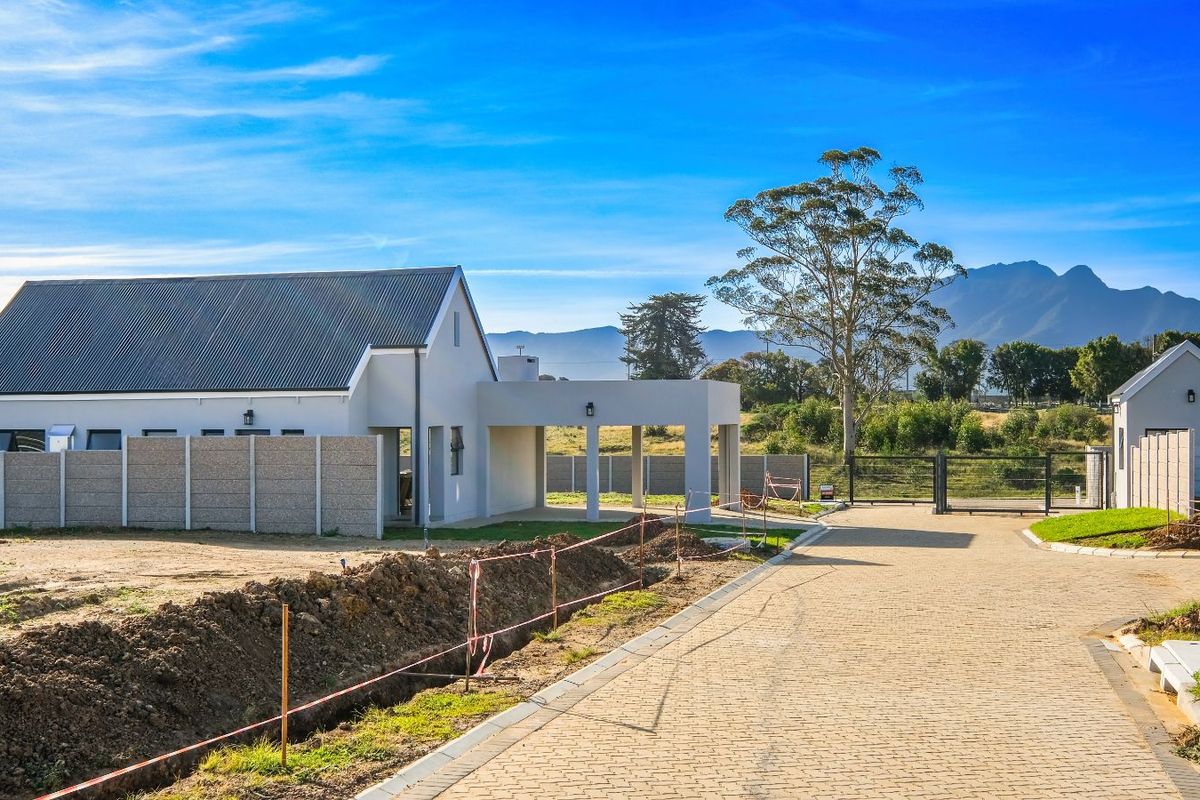 Townhouse For Sale in Pacaltsdorp - Photo 4