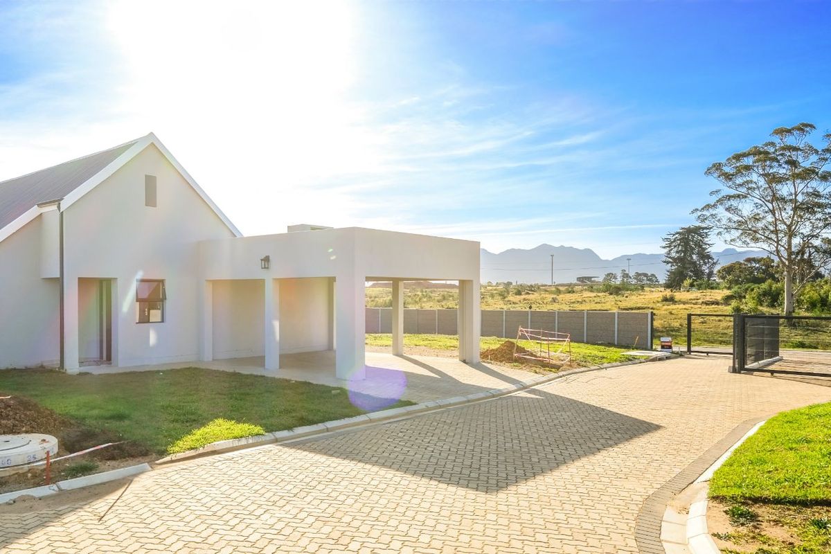 Townhouse For Sale in Pacaltsdorp - Photo 5