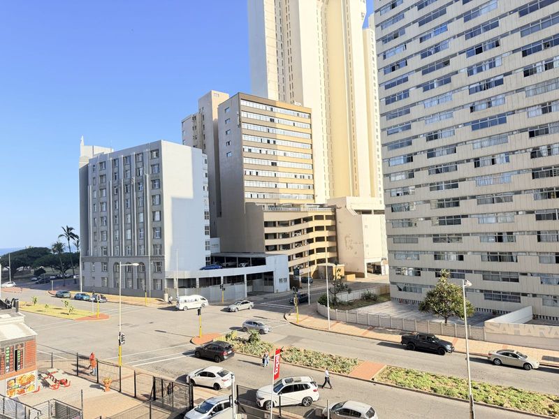 Apartment For Sale in North Beach - Photo 7