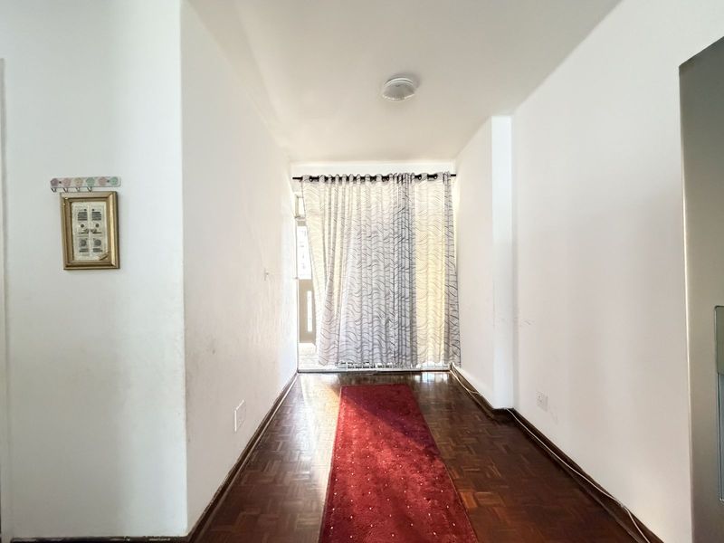 Apartment For Sale in North Beach - Photo 4