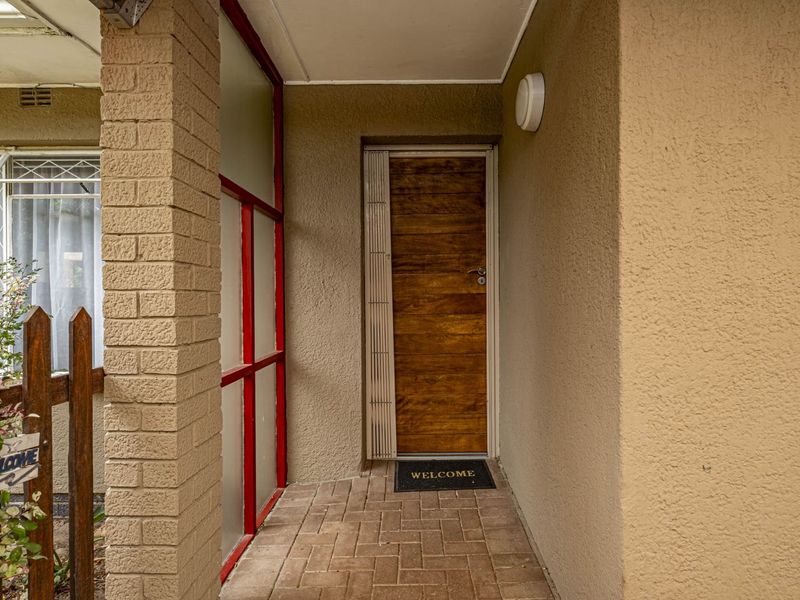 House For Sale in Miramar - Photo 2