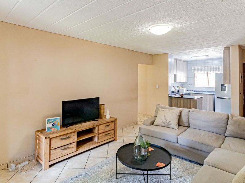 Apartment For Sale in Robindale - Photo 3