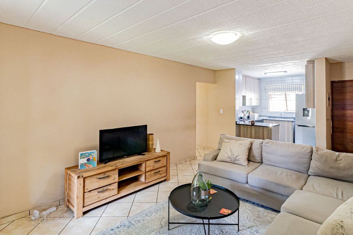 Apartment For Sale in Robindale - Photo 3