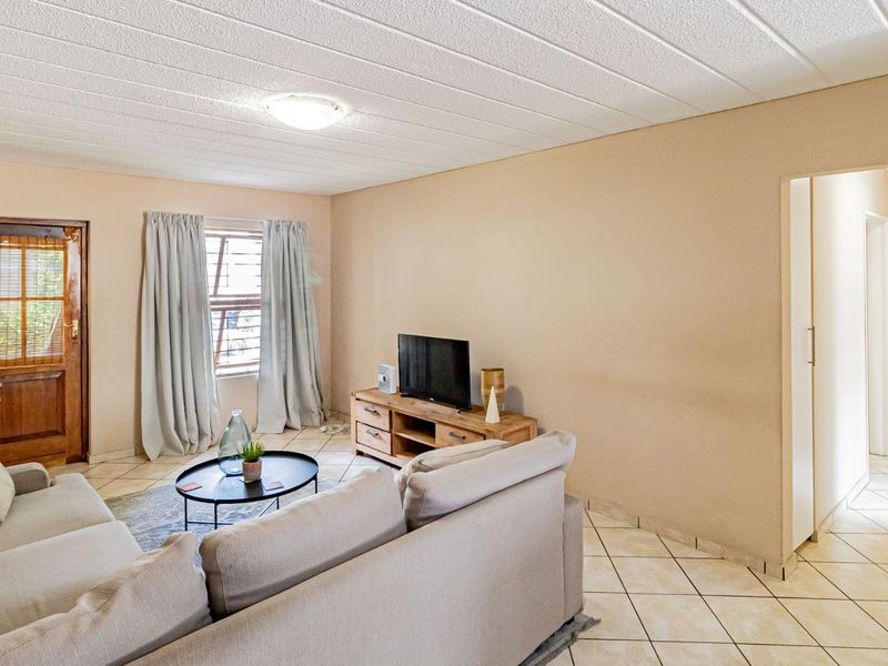 Apartment For Sale in Robindale - Photo 5