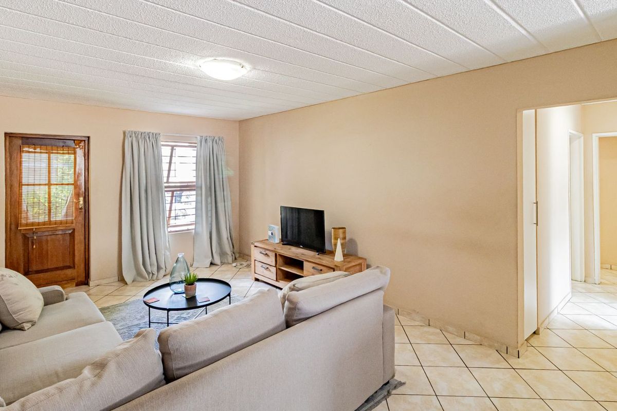 Apartment For Sale in Robindale - Photo 5