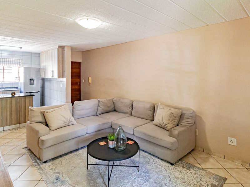 Apartment For Sale in Robindale - Photo 4