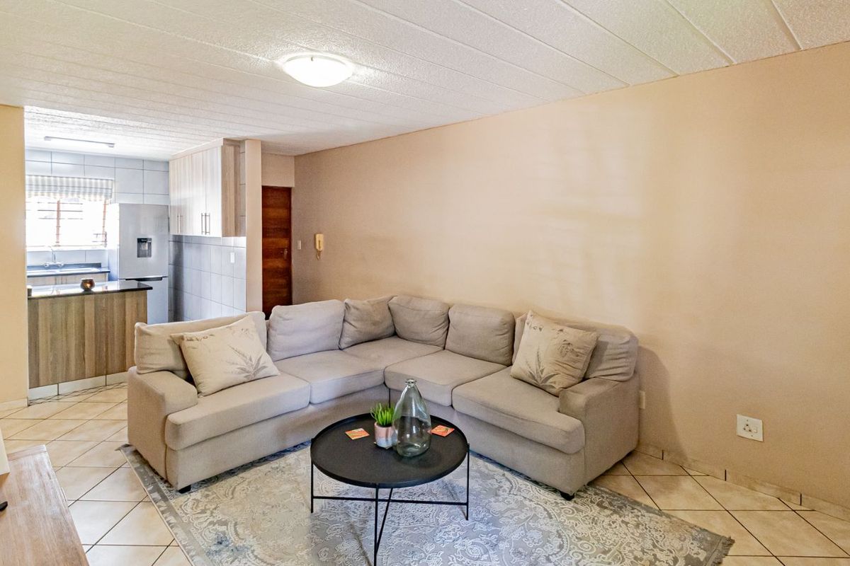 Apartment For Sale in Robindale - Photo 4