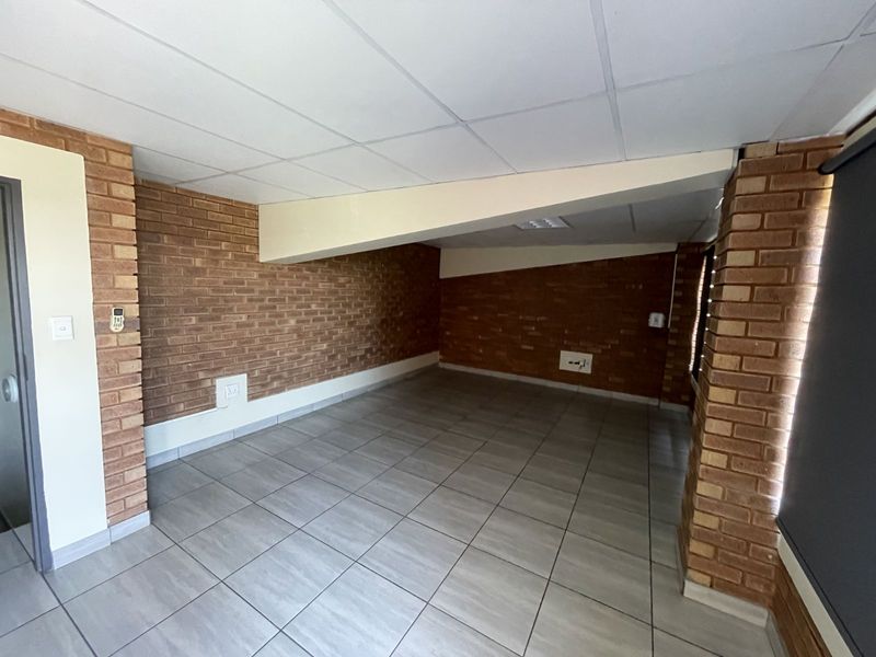 Industrial To Rent in Hennopspark Industrial - Photo 9