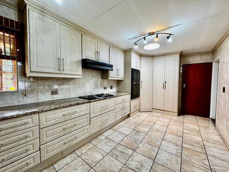 House For Sale in Secunda Central - Photo 10