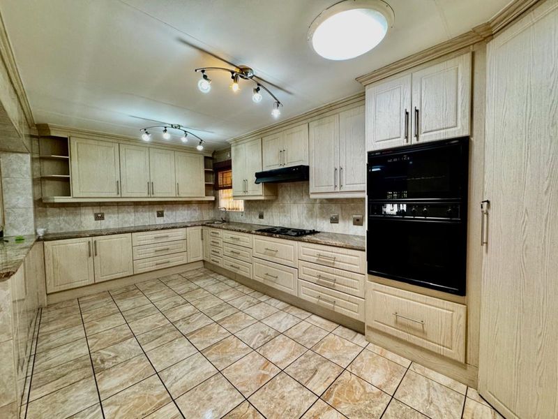 House For Sale in Secunda Central - Photo 9