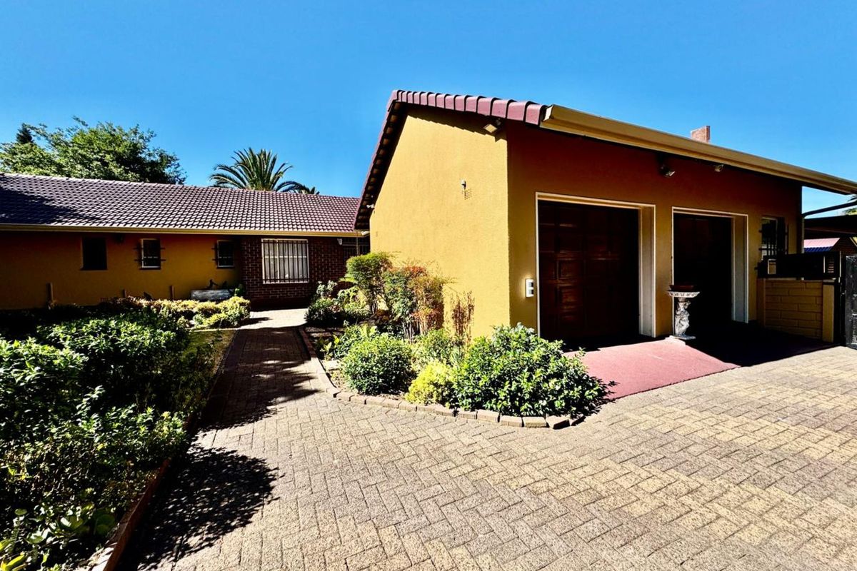 House For Sale in Secunda Central - Photo 2