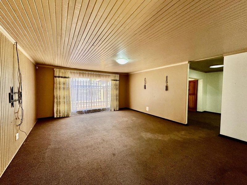 House For Sale in Secunda Central - Photo 5