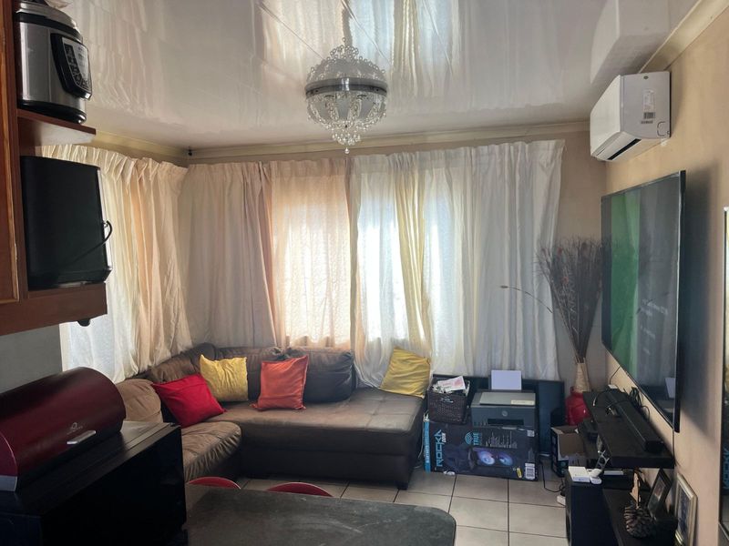 House For Sale in Mahlasedi Park - Photo 1