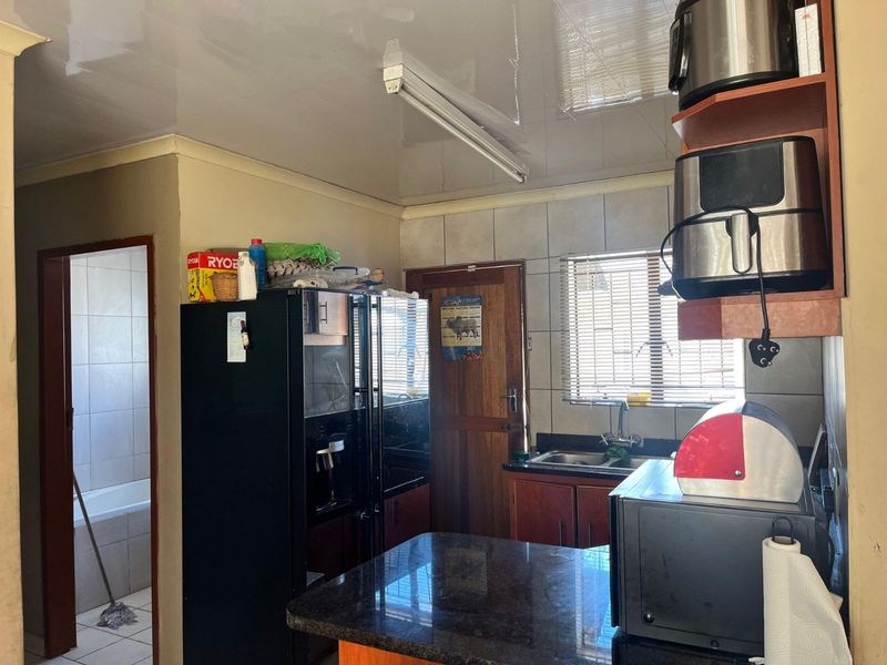 House For Sale in Mahlasedi Park - Photo 4