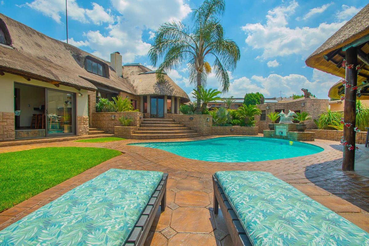 House For Sale in Helderkruin - Photo 2