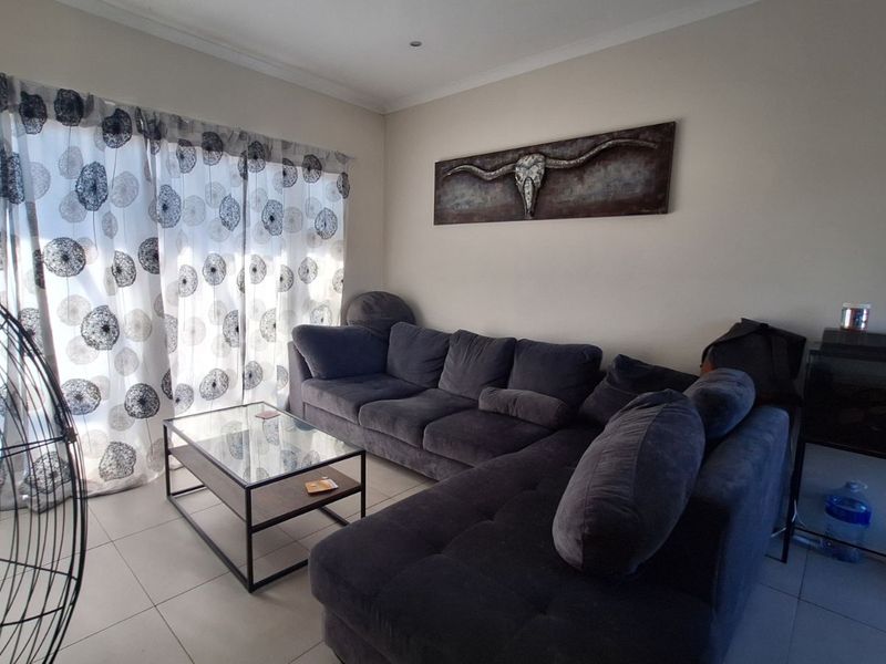 Apartment For Sale in Sheffield Manor - Photo 2