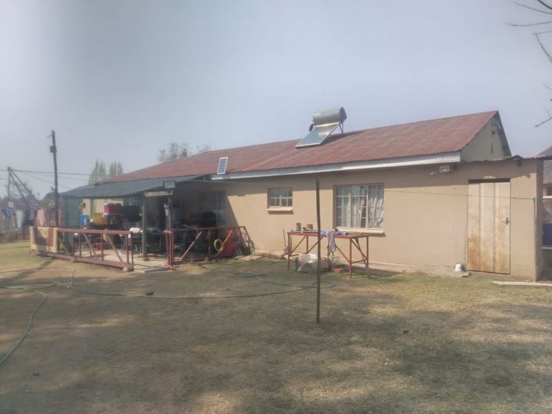 House For Sale in Ladybrand Central - Photo 5