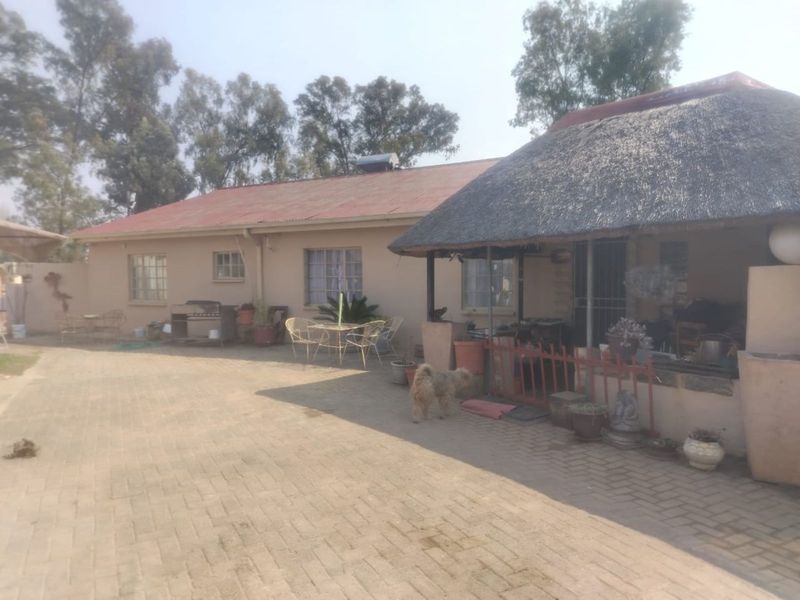 House For Sale in Ladybrand Central - Photo 2