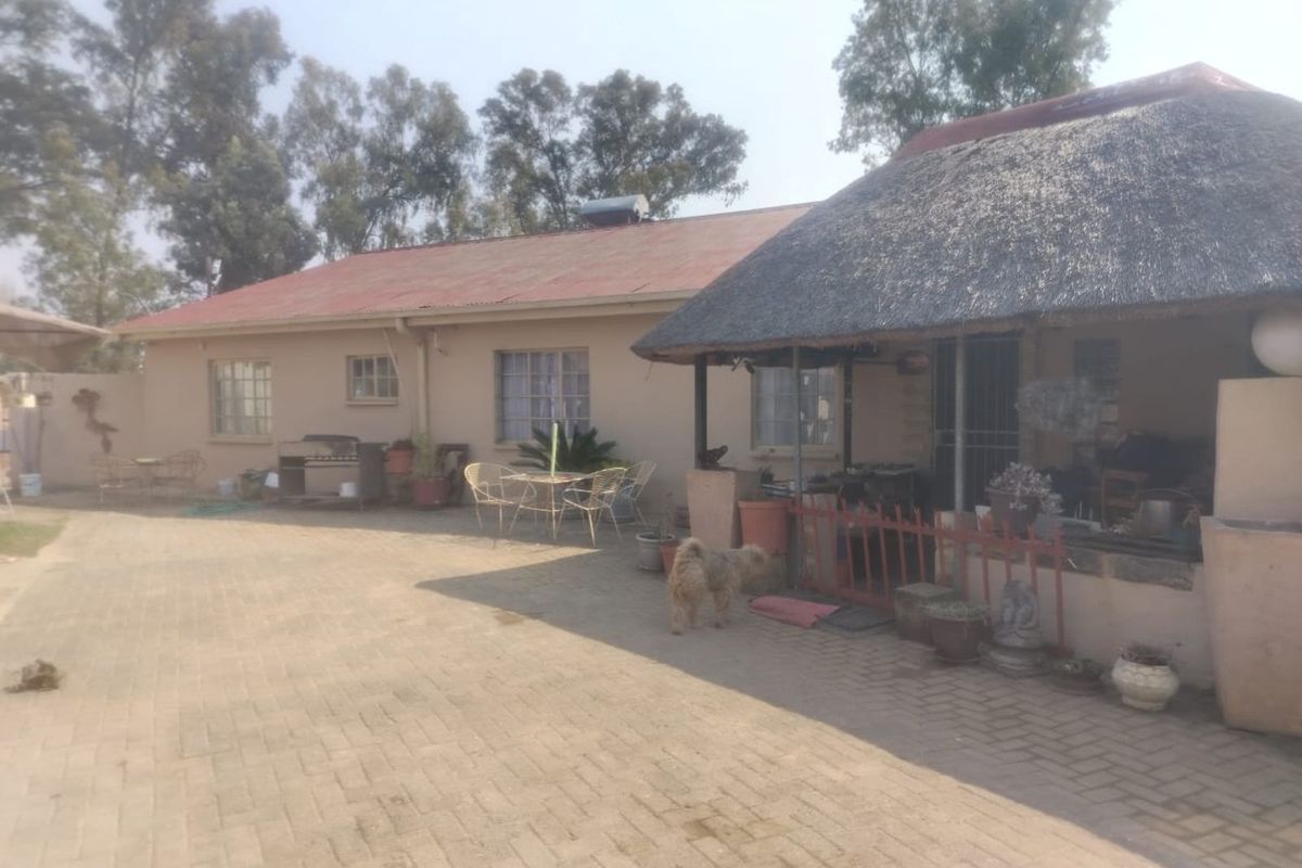 House For Sale in Ladybrand Central - Photo 2