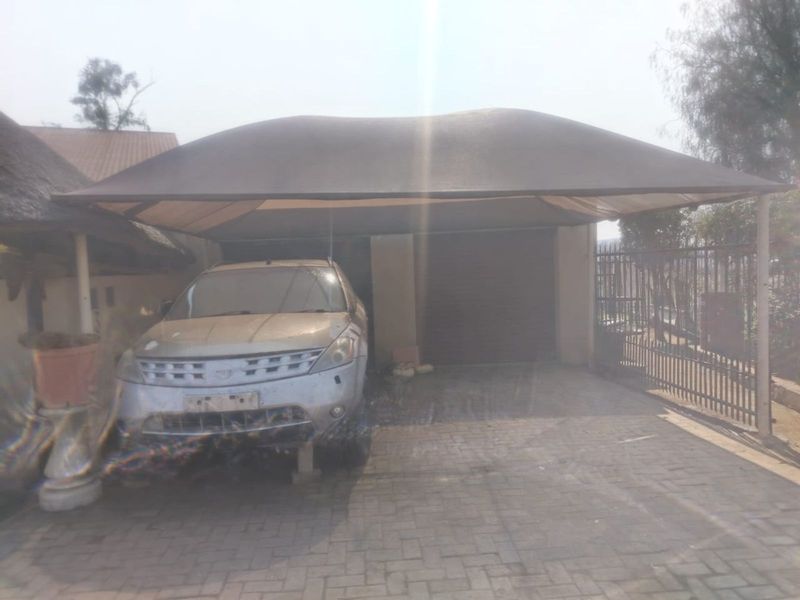 House For Sale in Ladybrand Central - Photo 4