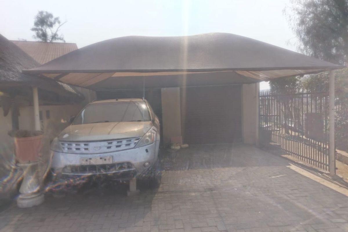 House For Sale in Ladybrand Central - Photo 4