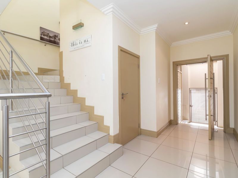 House For Sale in Bryanston - Photo 3