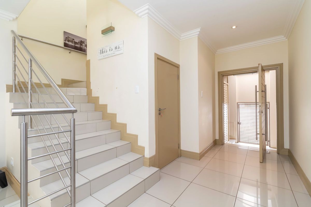 House For Sale in Bryanston - Photo 3