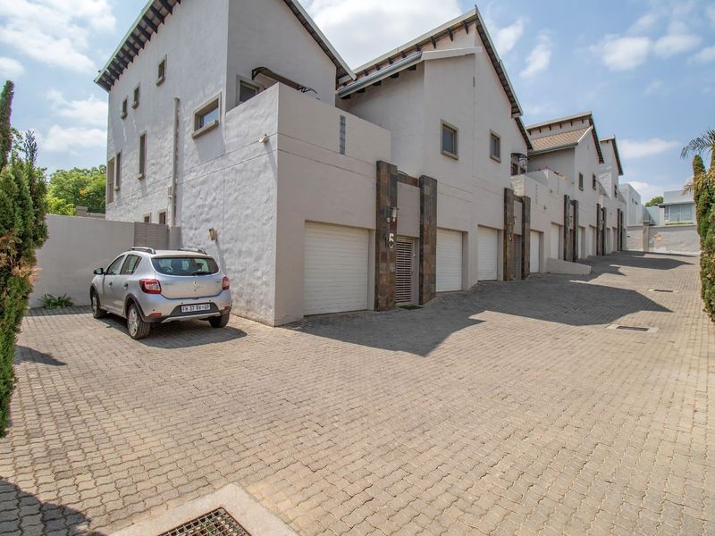 House For Sale in Bryanston - Photo 8