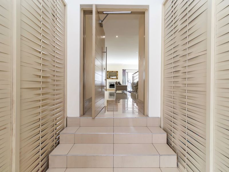 House For Sale in Bryanston - Photo 7