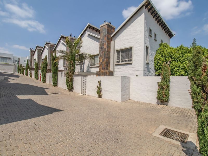 House For Sale in Bryanston - Photo 10