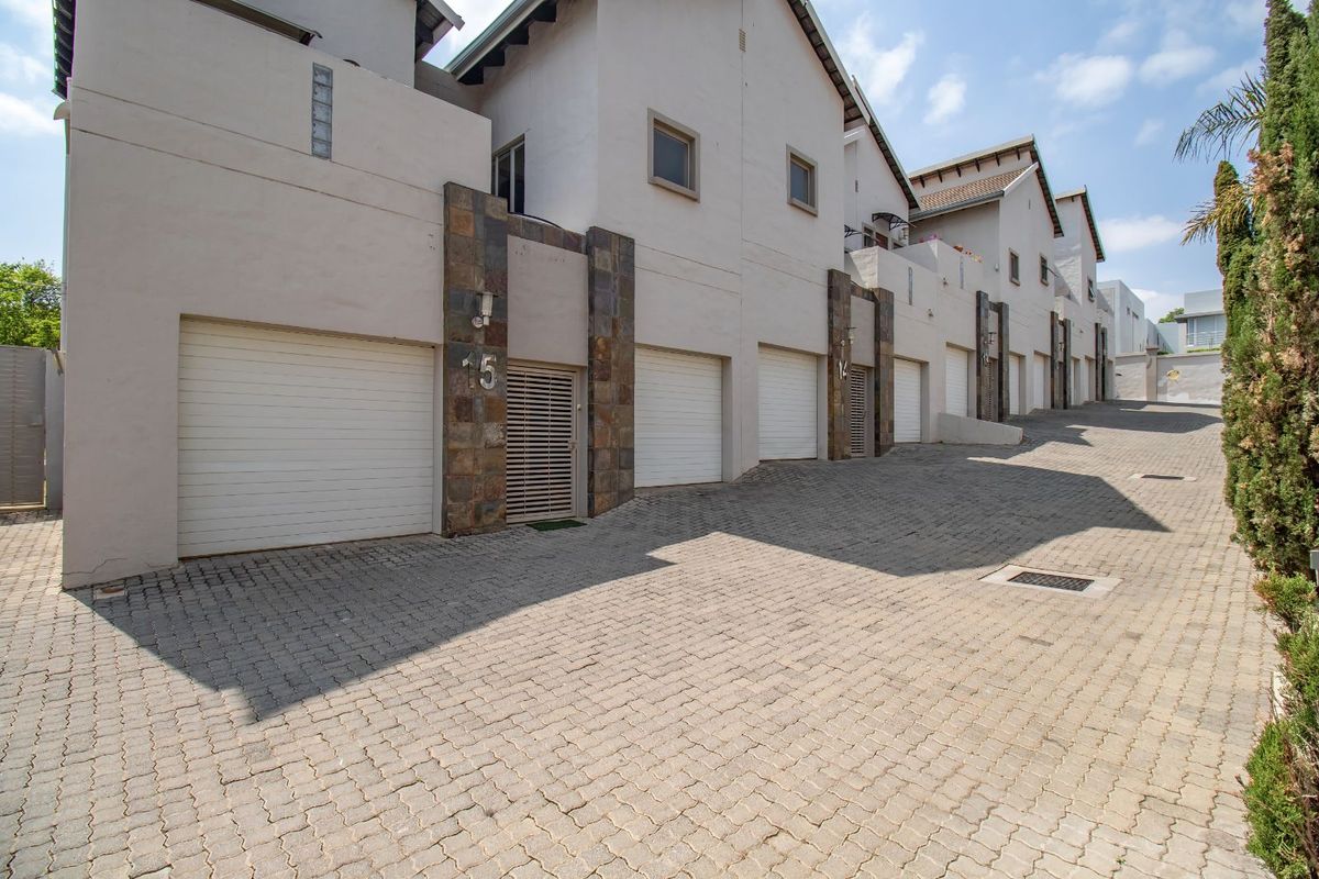 House For Sale in Bryanston - Photo 4