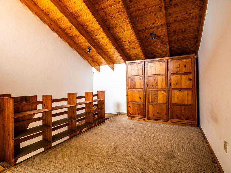 House For Sale in Silverton - Photo 10