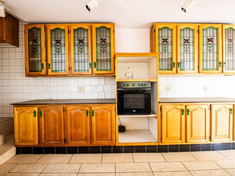 House For Sale in Silverton - Photo 8