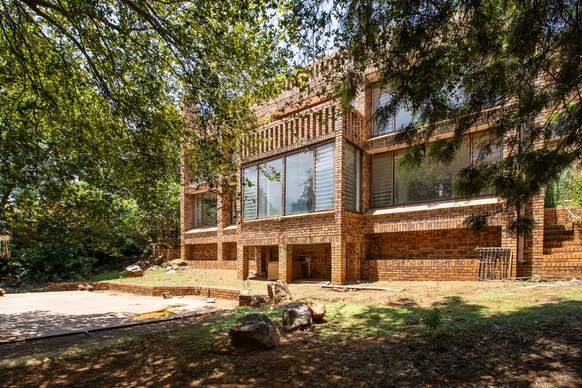 House For Sale in Silverton - Photo 2