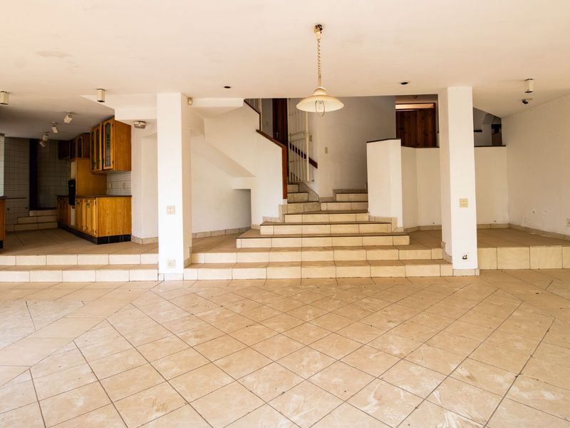 House For Sale in Silverton - Photo 5