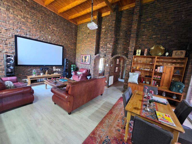 House For Sale in Royldene - Photo 2