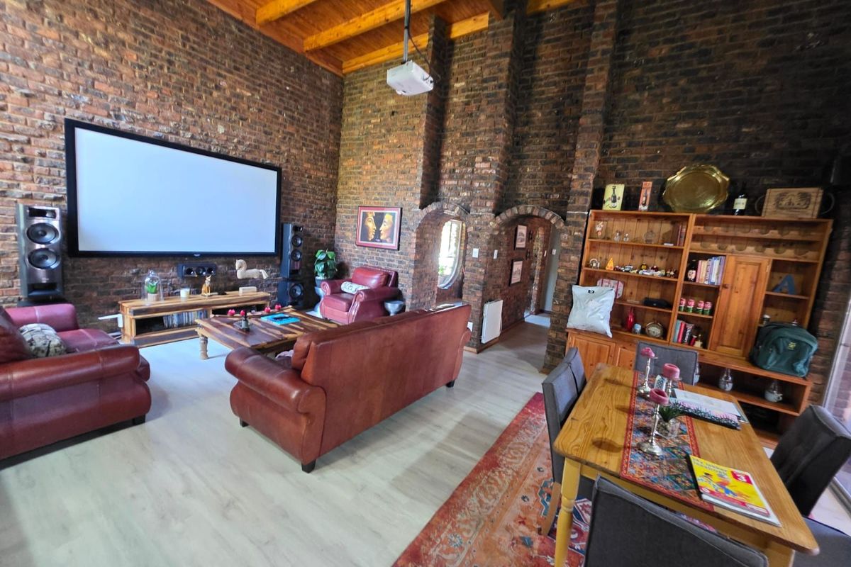 House For Sale in Royldene - Photo 2