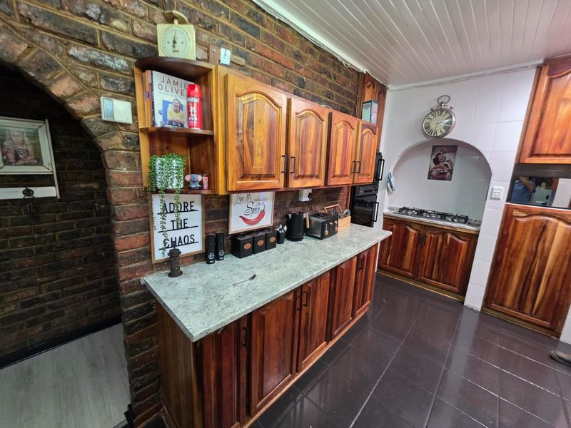 House For Sale in Royldene - Photo 7