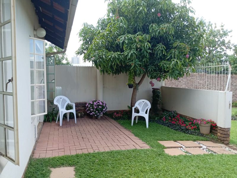 Townhouse For Sale in Garsfontein - Photo 4