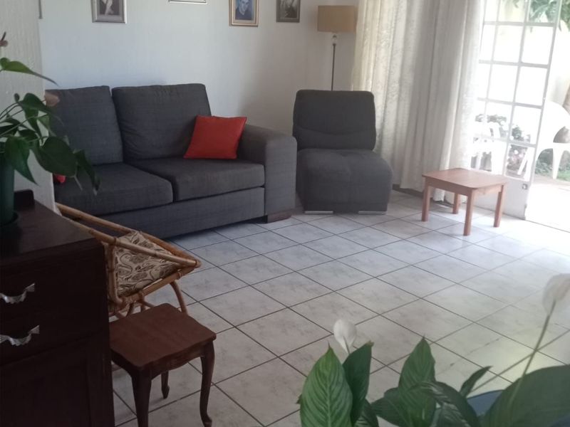 Townhouse For Sale in Garsfontein - Photo 5