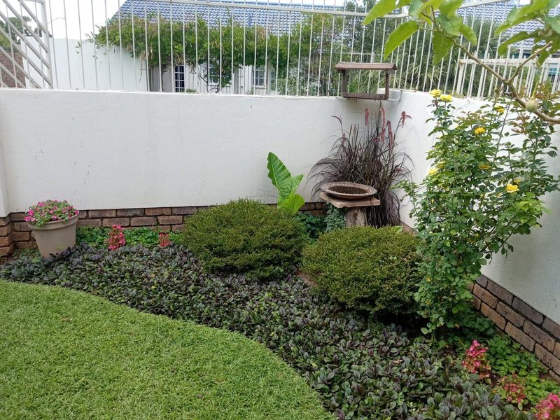 Townhouse For Sale in Garsfontein - Photo 3